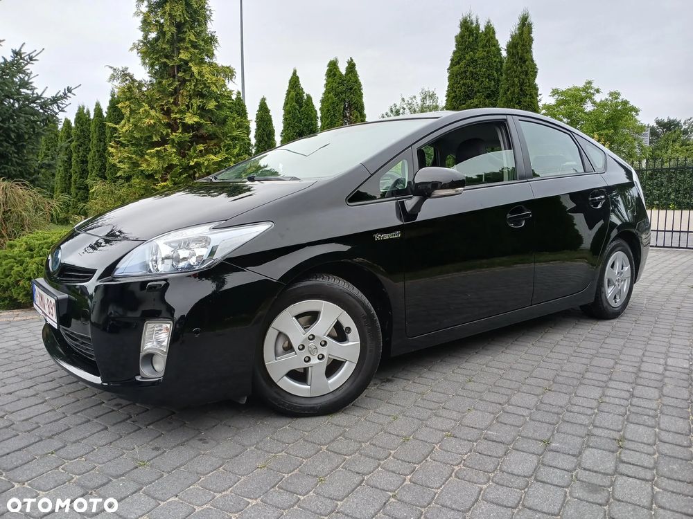 Toyota Prius (Hybrid) Executive - 3