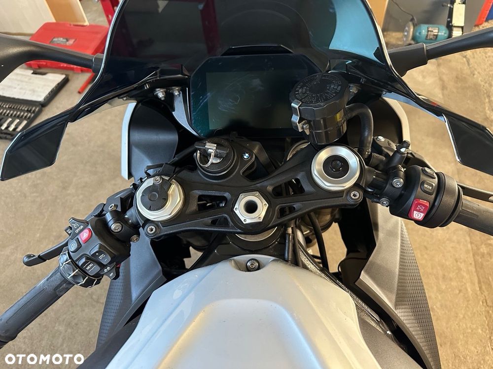BMW S - 20
