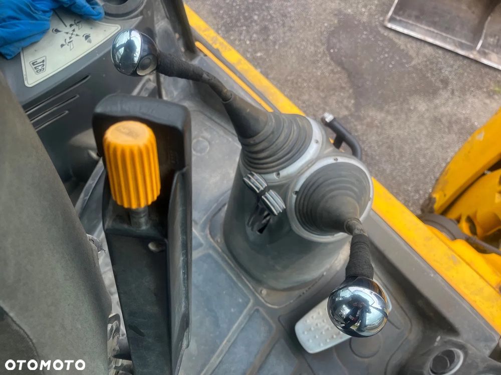 JCB 3CX - 11