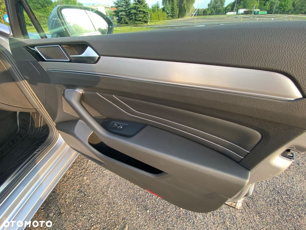 Volkswagen Passat 2.0 TDI SCR Elegance DSG - 19