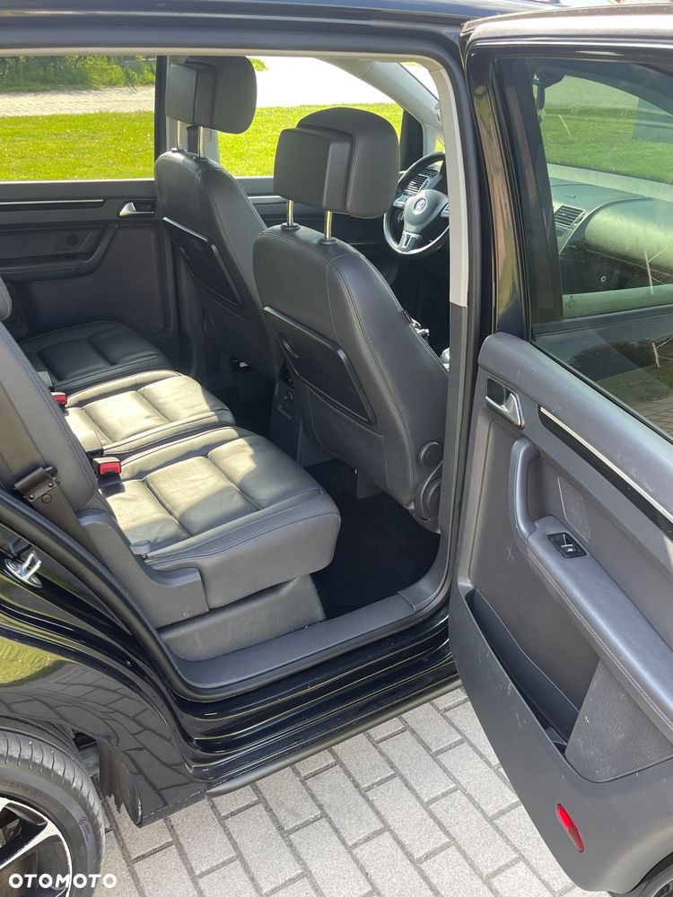 Volkswagen Touran 2.0 TDI DPF DSG Highline - 9