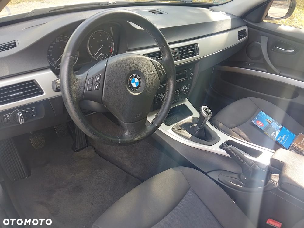 BMW Seria 3 318d DPF - 26