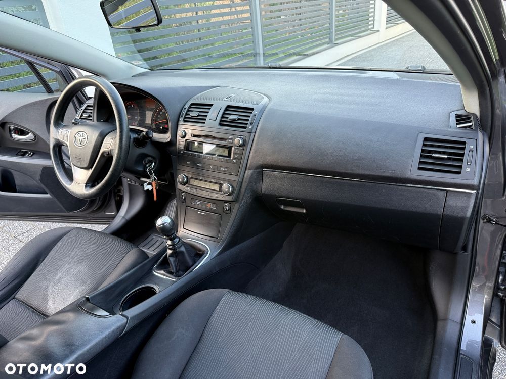 Toyota Avensis 1.8 Comfort - 24