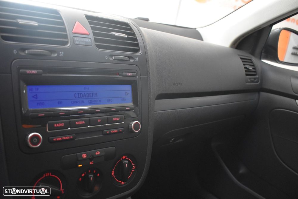 VW Jetta 1.9 TDi BlueM. Confortline - 29