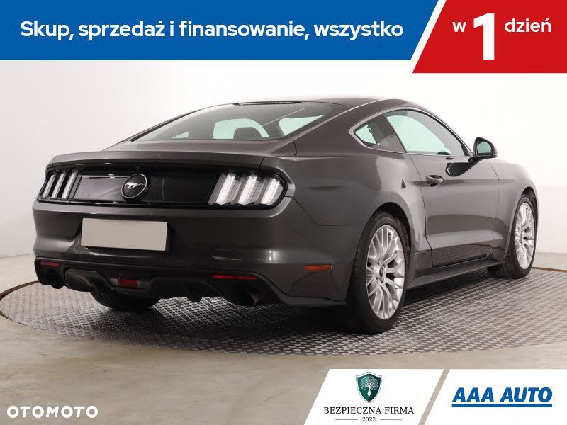 Ford Mustang - 7