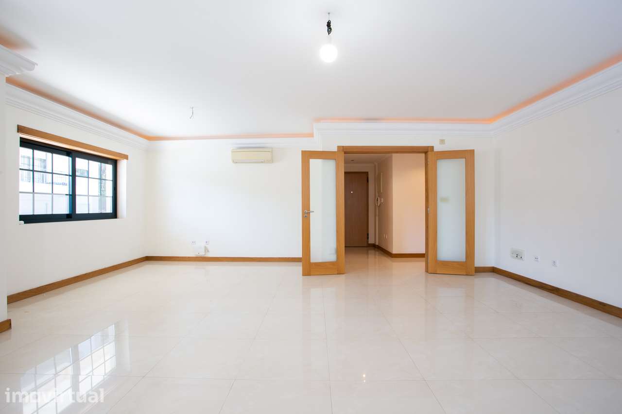 T3 com terraço para arrendamento na Quinta de São Gonçalo, Carcavelos - Grande imagem: 4/33