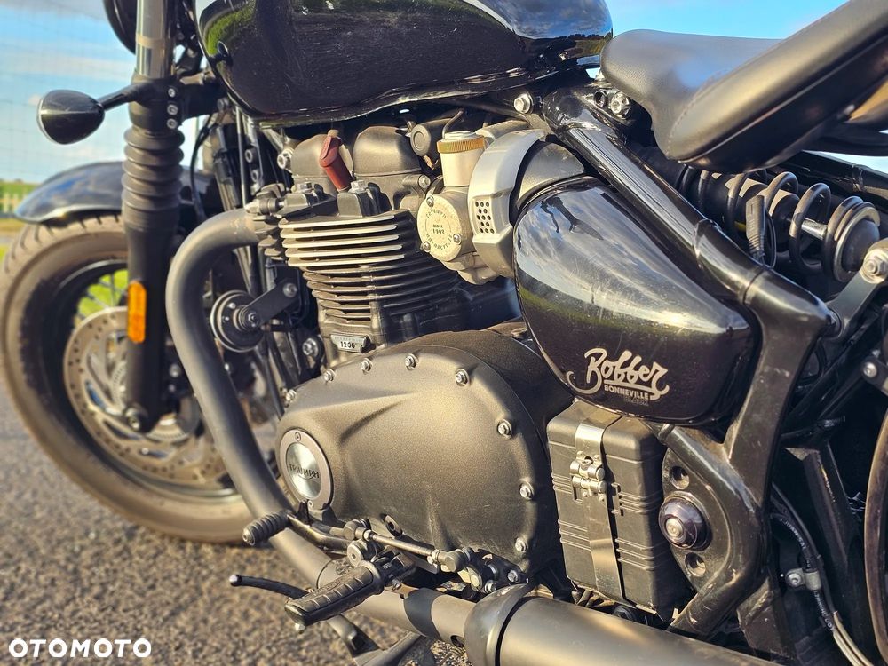 Triumph Bonneville Bobber - 14