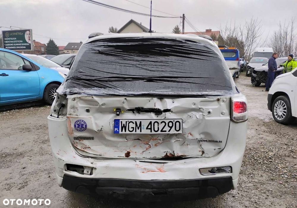 Mitsubishi Outlander - 23