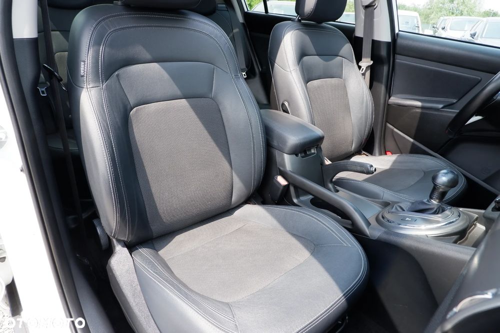 Kia Sportage 2.0 CRDI XL AWD - 11