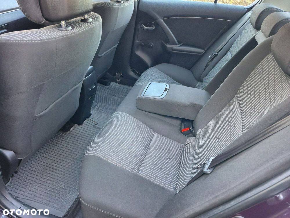Toyota Avensis - 7