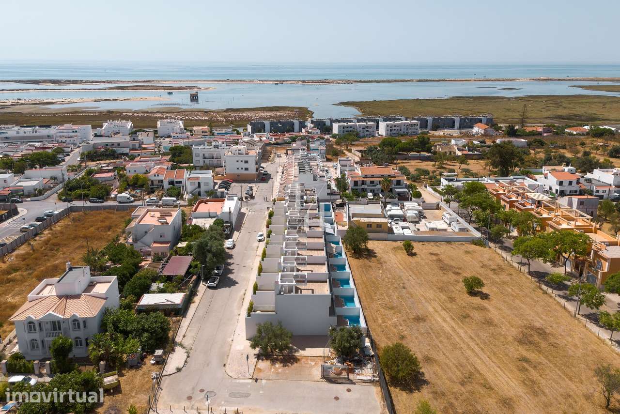 Moradia geminada T3 com piscina e vista mar e Ria Formosa na Fuseta - Grande imagem: 2/27