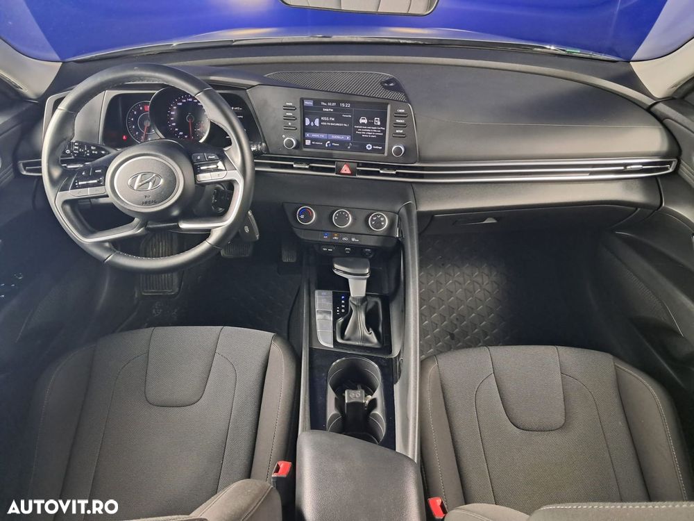 Hyundai Elantra - 12