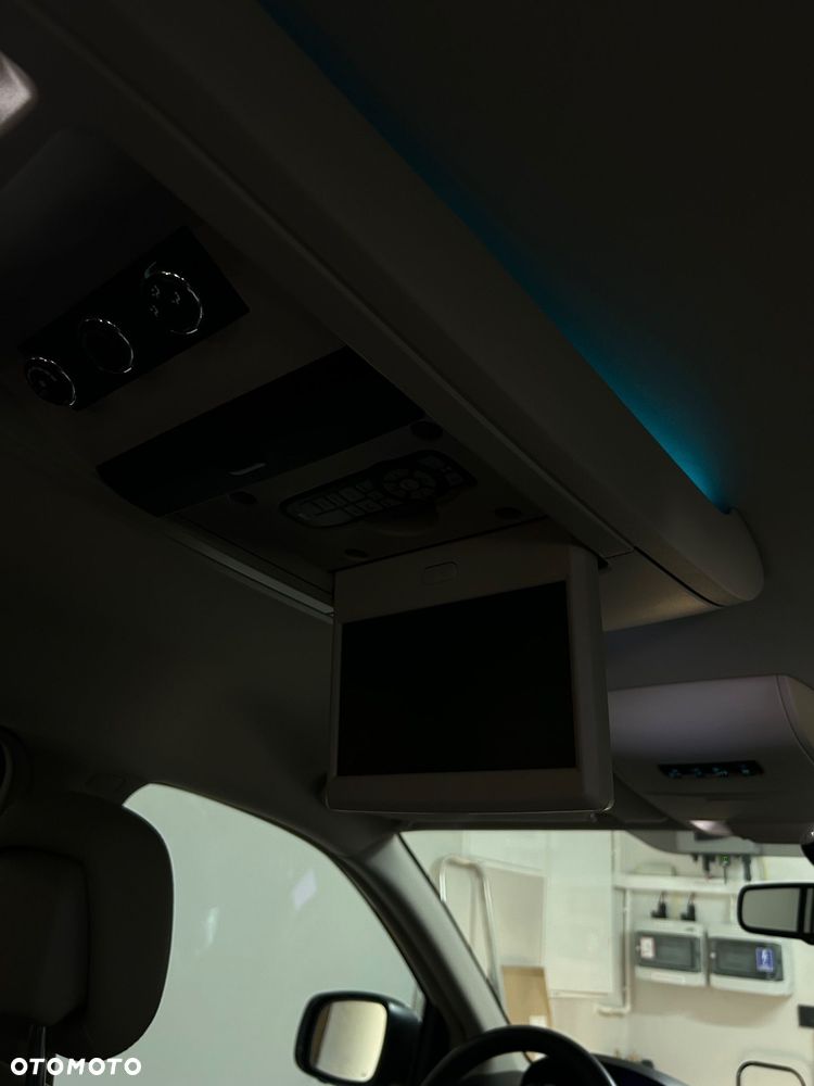 Chrysler Town & Country - 20