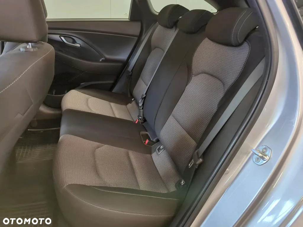 Hyundai i30 1.5 DPI Classic + - 9