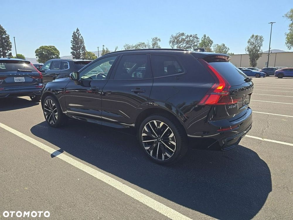 Volvo XC 60 B5 B AWD Ultra Dark - 4
