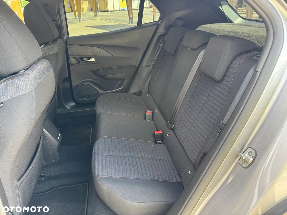 Peugeot 2008 PureTech 130 EAT8 Active - 11