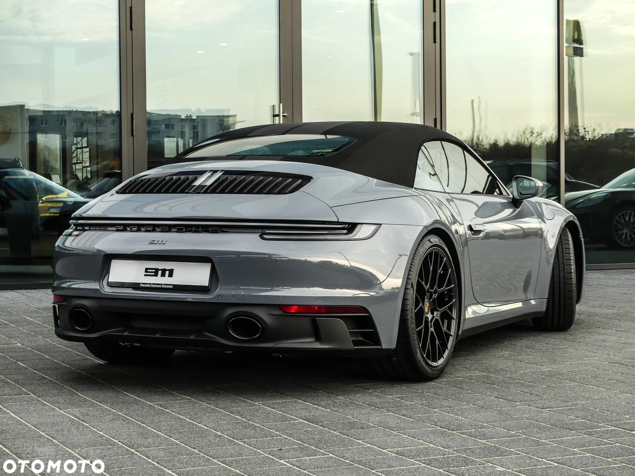 Porsche 911 Carrera 4 GTS Cabrio - 2
