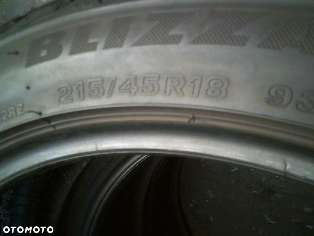 2x BRIDGESTONE Blizzak LM32 215/45R18 6,6mm 2023 - 2