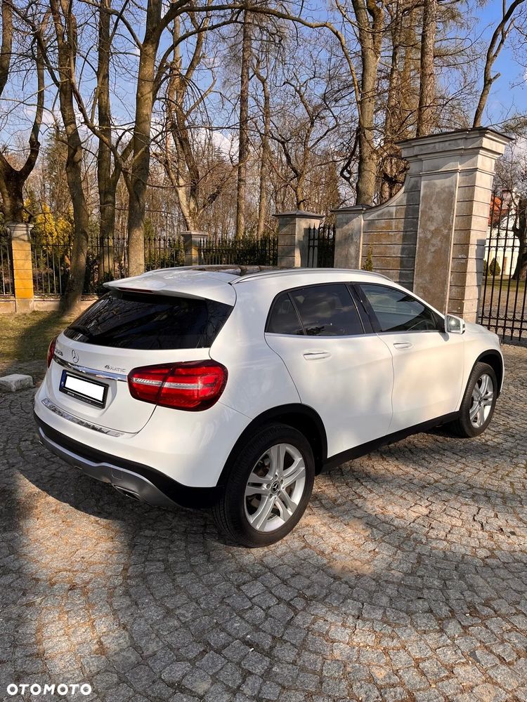 Mercedes-Benz GLA 250 4Matic 7G-DCT UrbanStyle Edition - 3