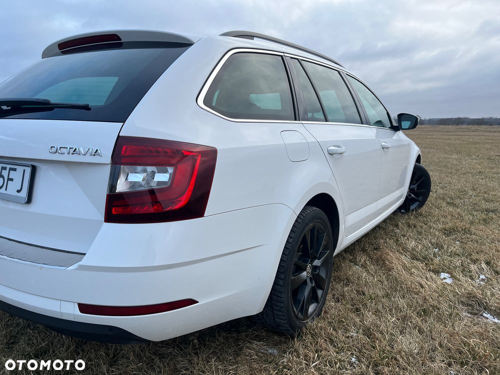 Skoda Octavia Combi 2.0 TDI DSG Style - 5
