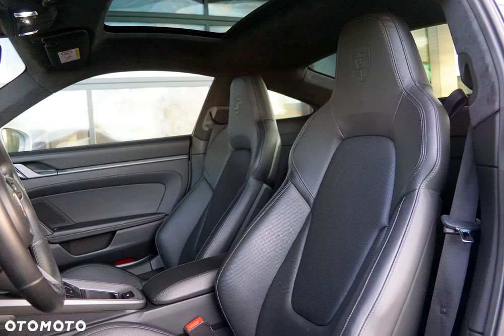 Porsche 911 Carrera 4S - 21