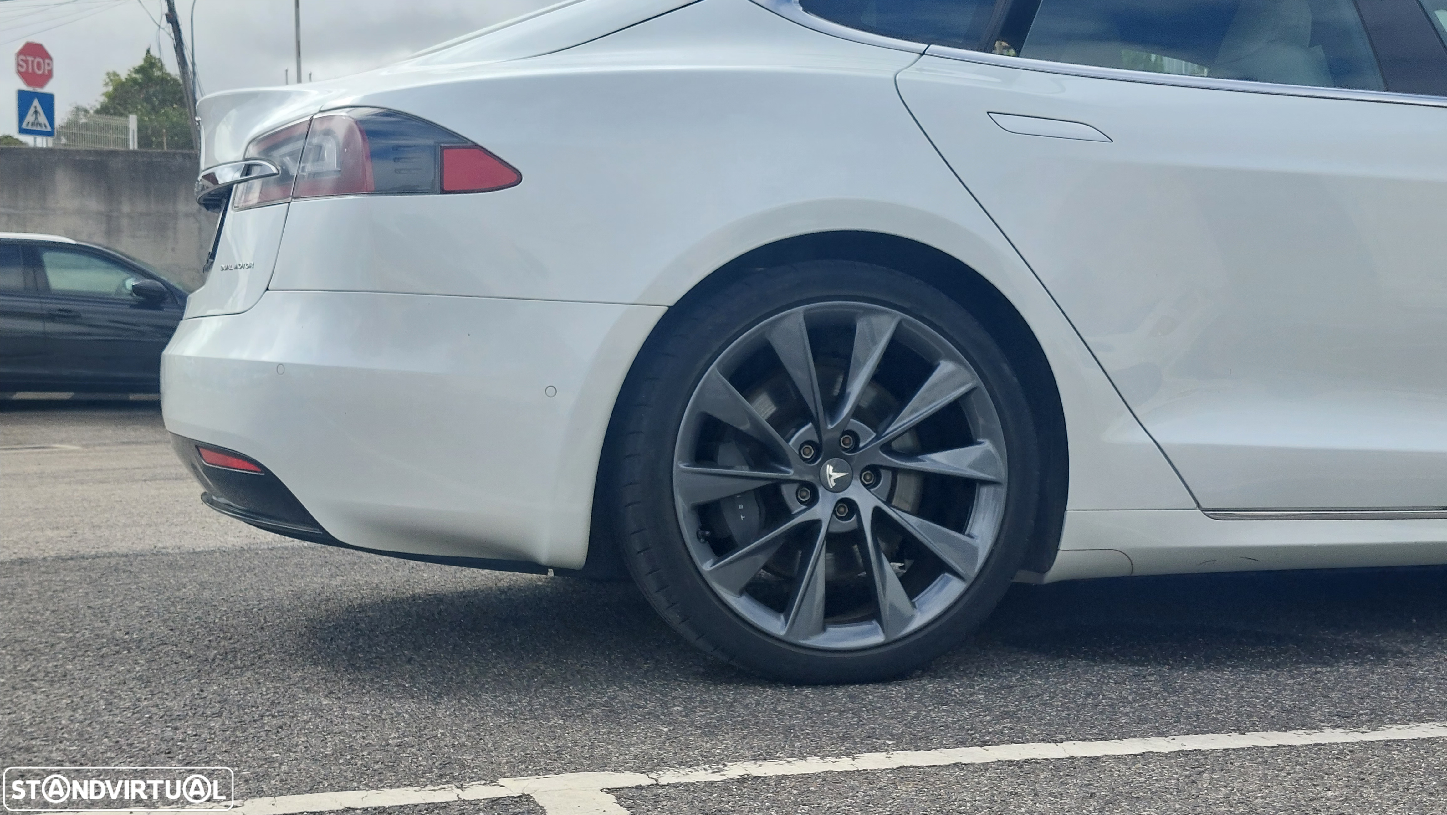 Tesla Model S Long Range - 11