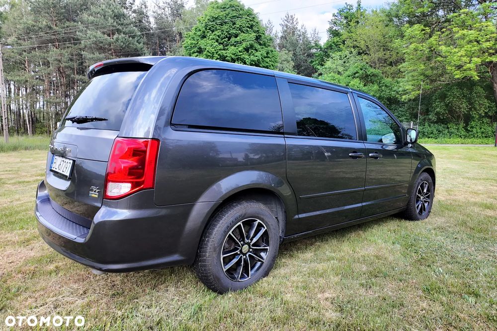 Dodge Grand Caravan - 9