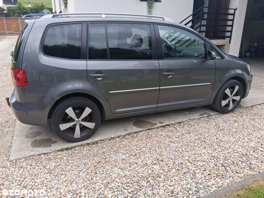 Volkswagen Touran 2.0 TDI DPF BlueMotion Technology Highline - 4