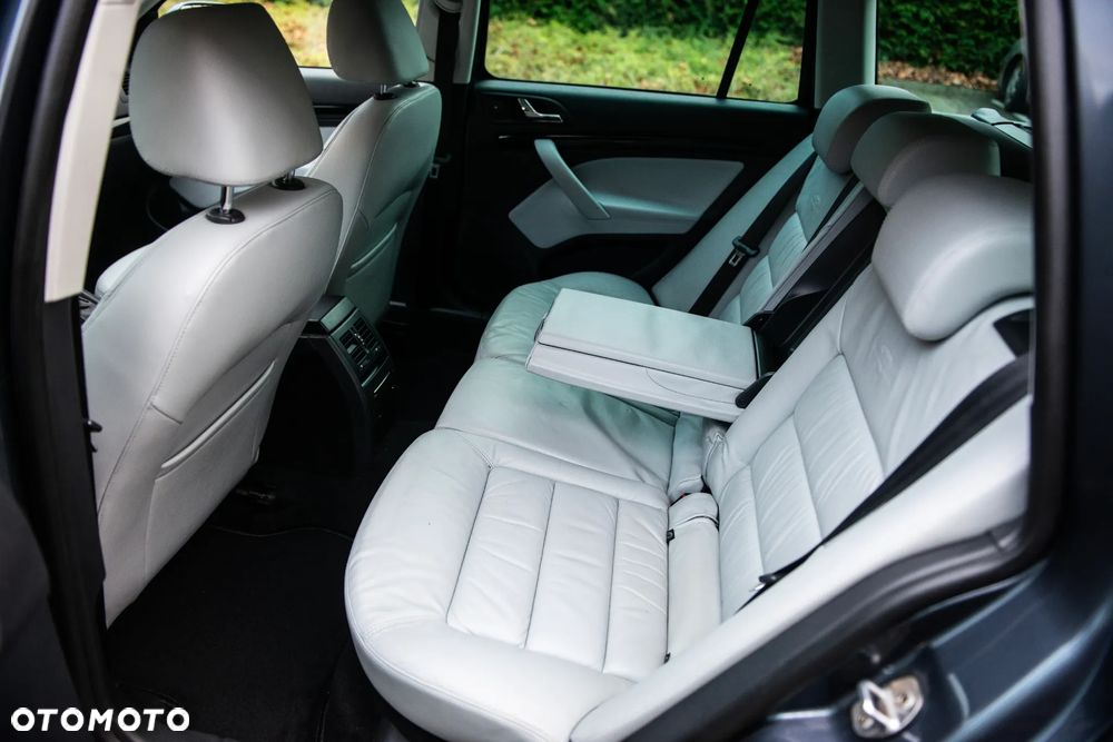 Skoda Octavia 1.8 TSI DSG Laurin & Klement - 22