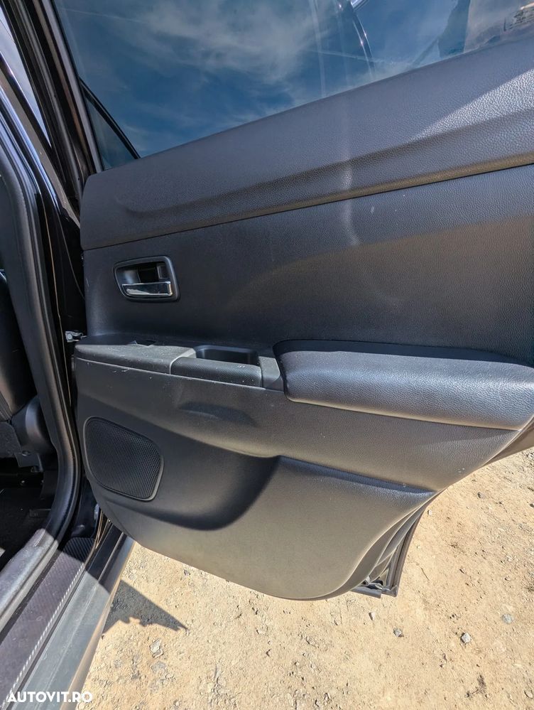 Mitsubishi ASX 1.8 DI-D 4WD Instyle - 14