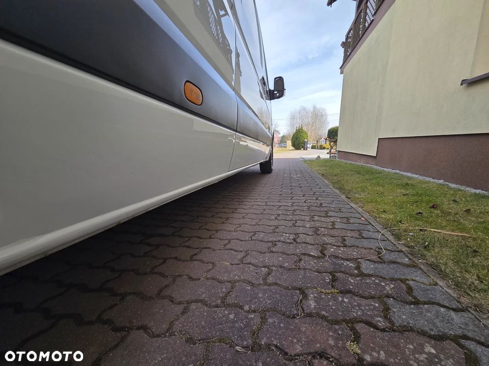 Mercedes-Benz Sprinter - 16
