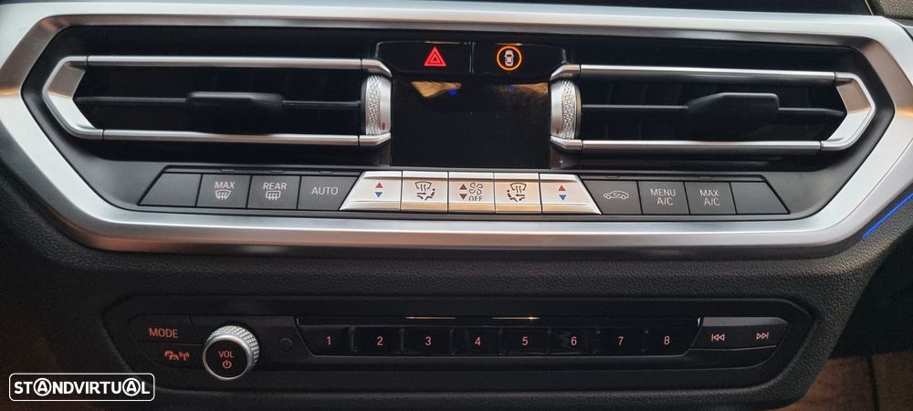 BMW 318 d Touring Line Sport Auto - 30