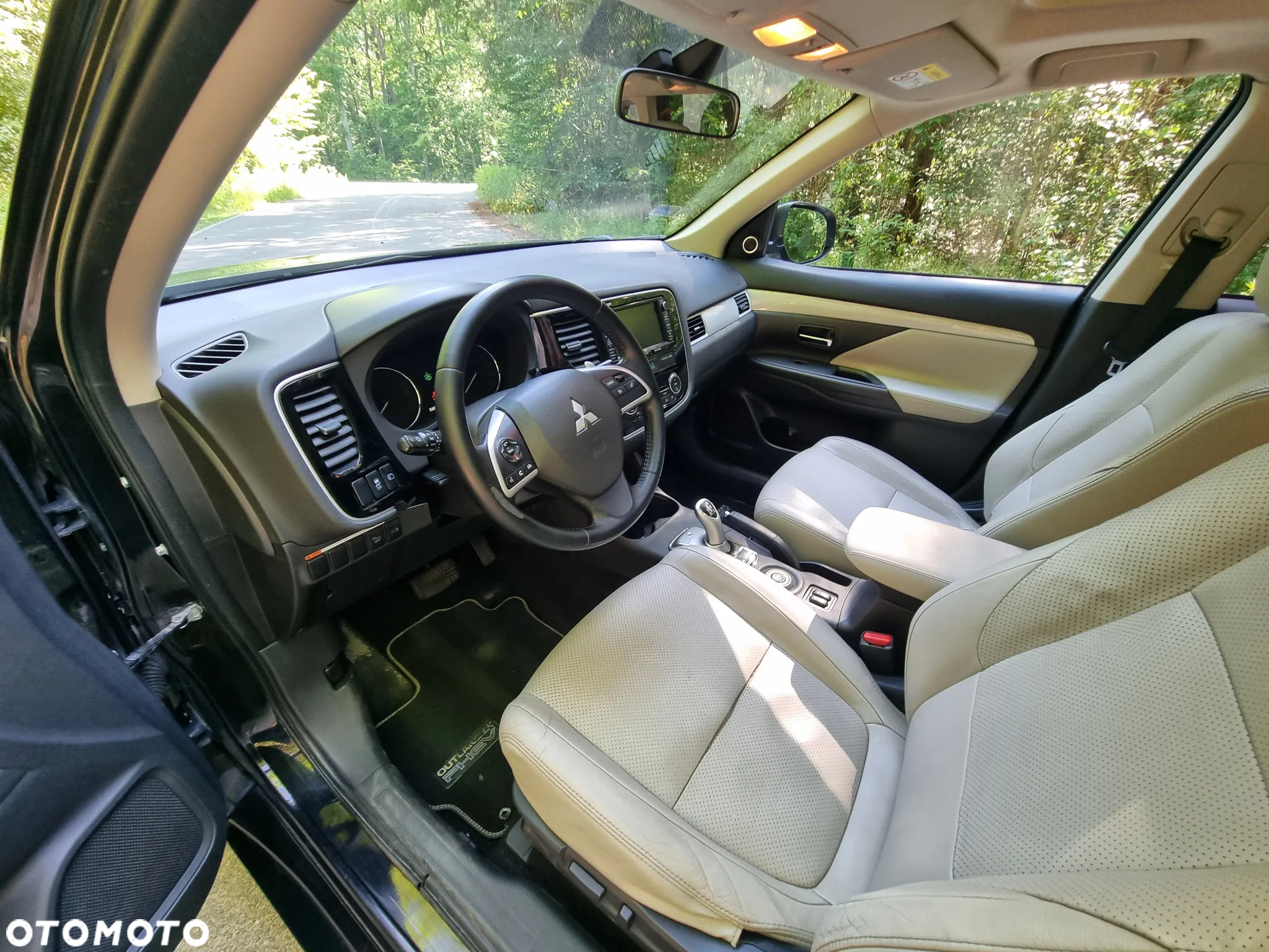 Mitsubishi Outlander PHEV Instyle NAVI + - 7