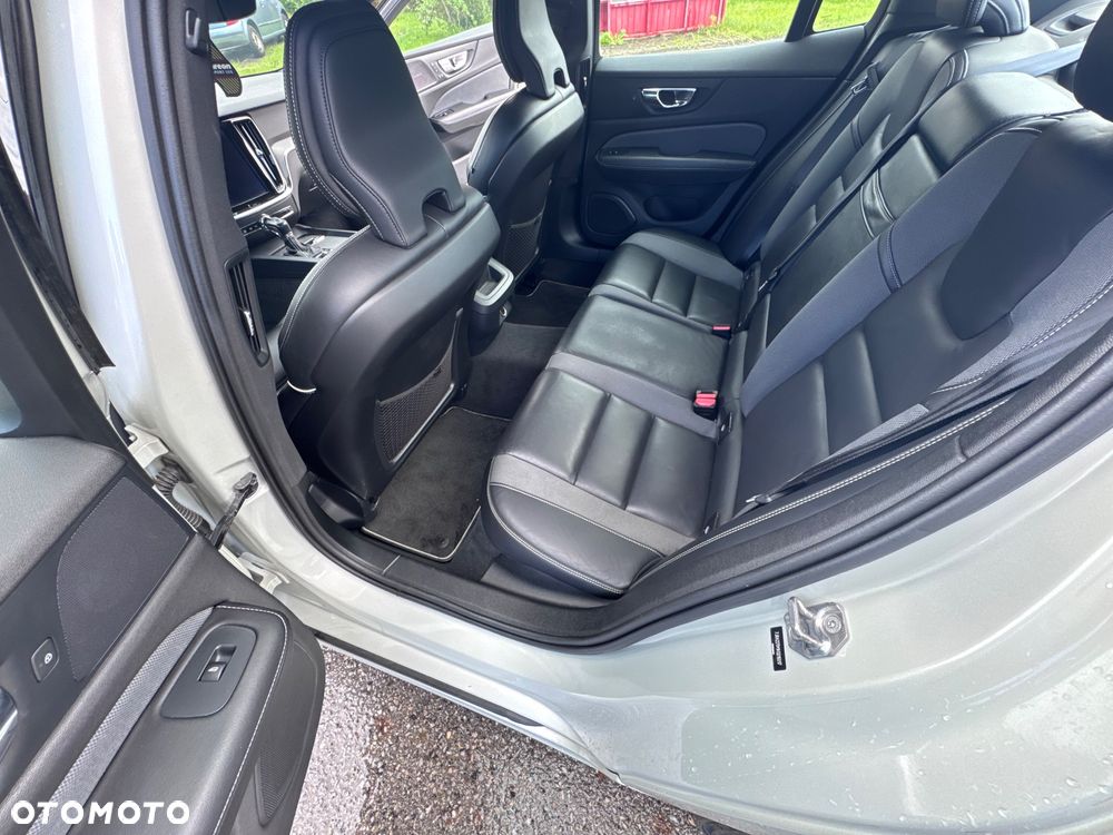 Volvo S60 T6 AWD R-Design - 22