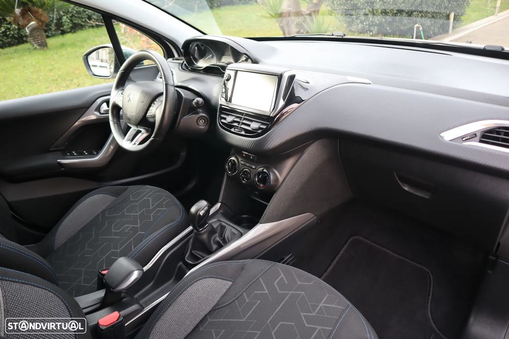 Peugeot 2008 1.2 PureTech Style - 19