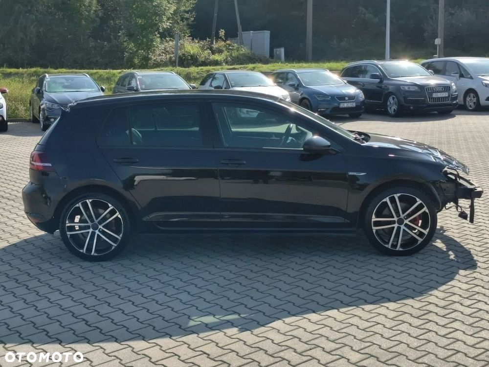 Volkswagen Golf - 8