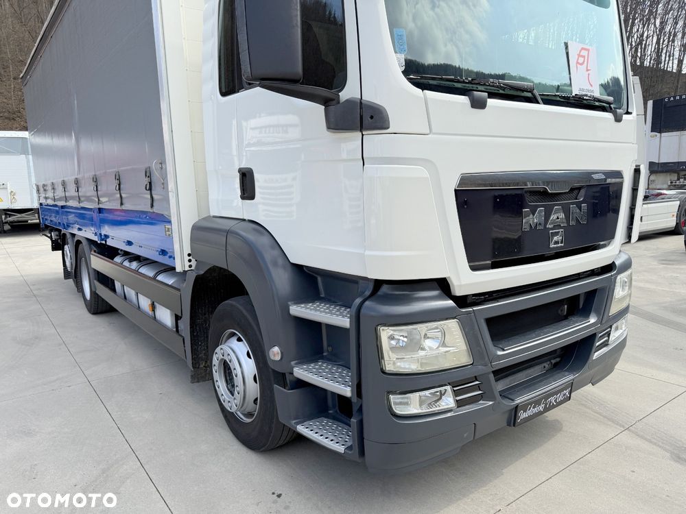 MAN TGS 26.320 6x2 // Oś skrętna i podnoszona // Zabudowa 8.30 // Specjalny //Burty // Winda // - 6