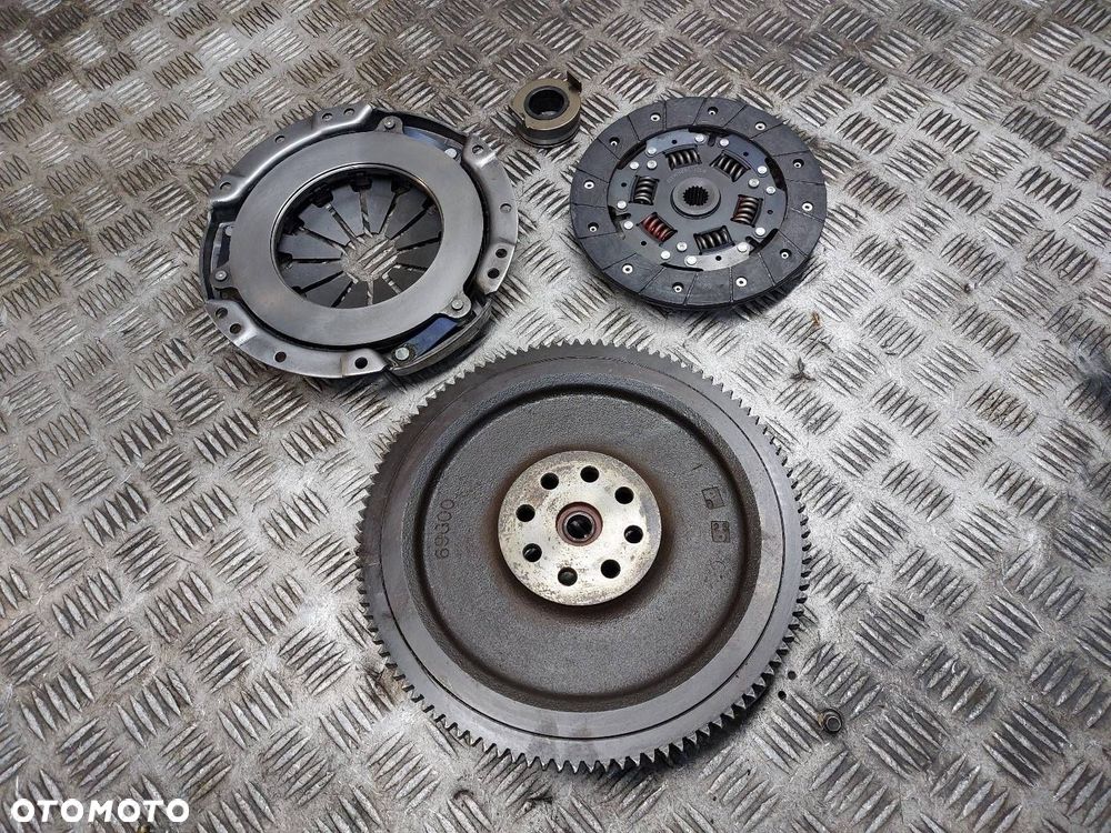 SPRZĘGŁO TARCZA DOCISK ŁOŻYSKO KOŁO ZAMACHOWE SUZUKI IGNIS II 1.3 16V - 6