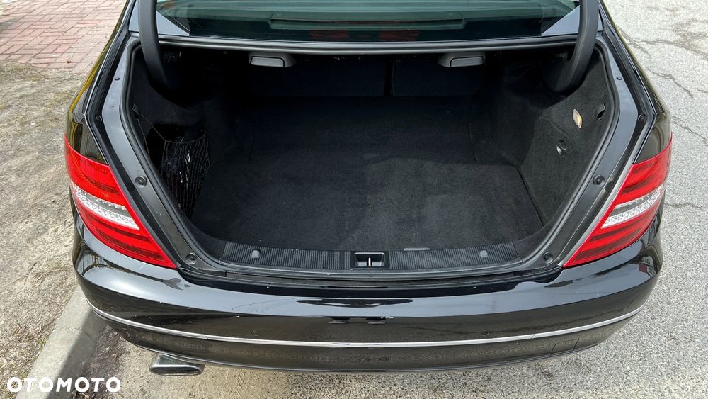 Mercedes-Benz Klasa C 180 BlueEFFICIENCY 7G-TRONIC Avantgarde - 31