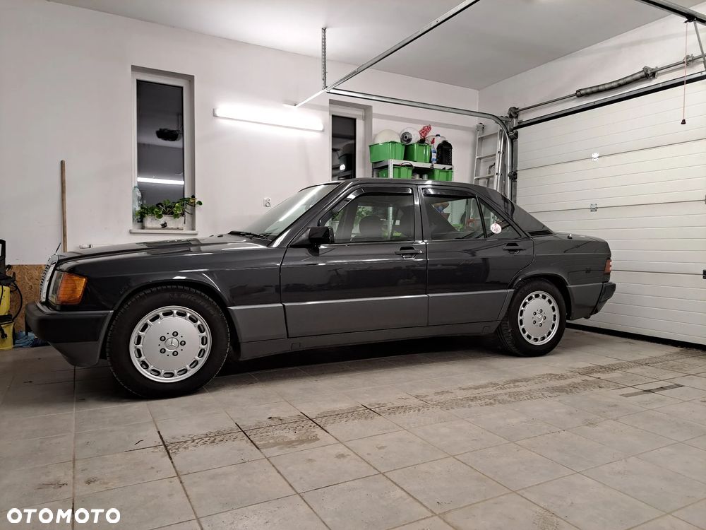 Mercedes-Benz W201 (190) - 9