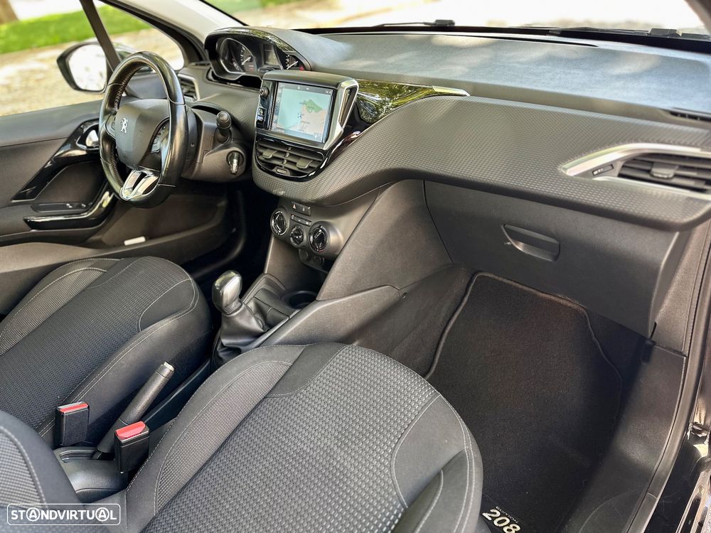 Peugeot 208 1.2 VTi Allure - 23