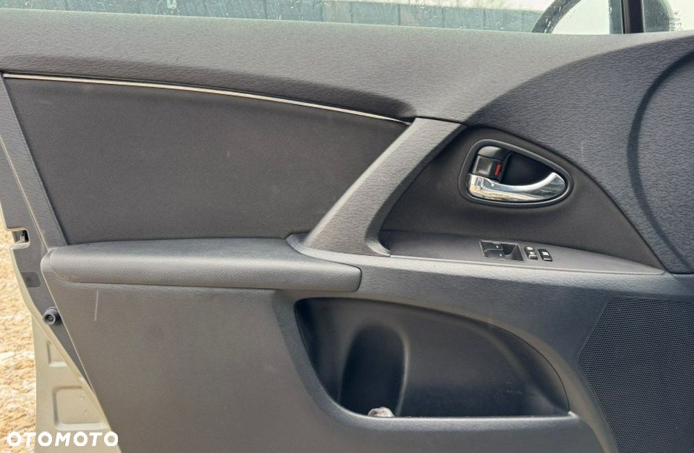 Toyota Avensis 1.8 Life - 14