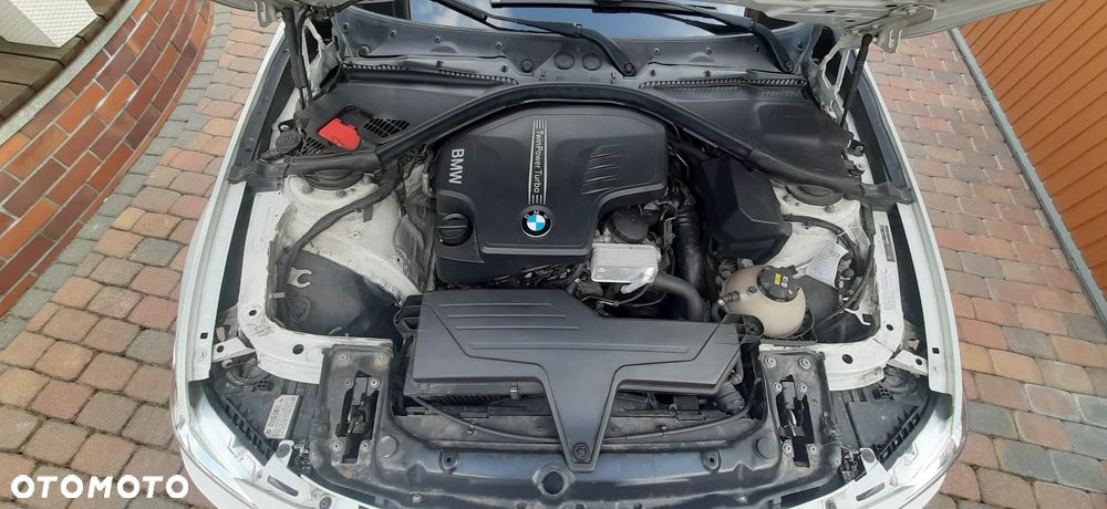 BMW Seria 3 328i xDrive - 23