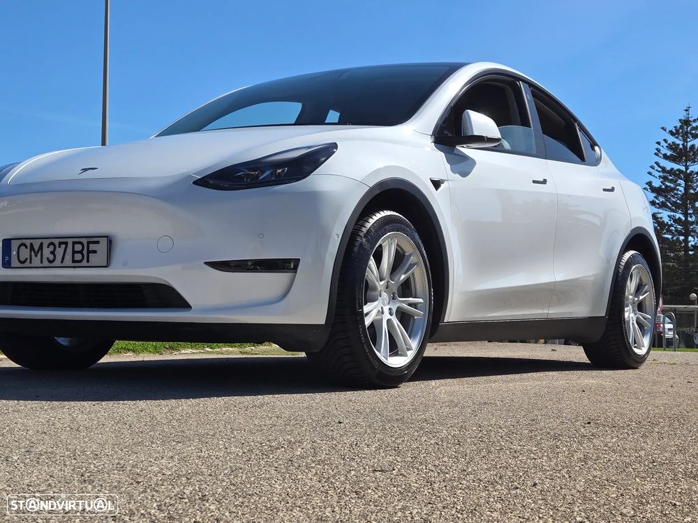 Tesla Model Y Long Range Dual Motor AWD — photo 4