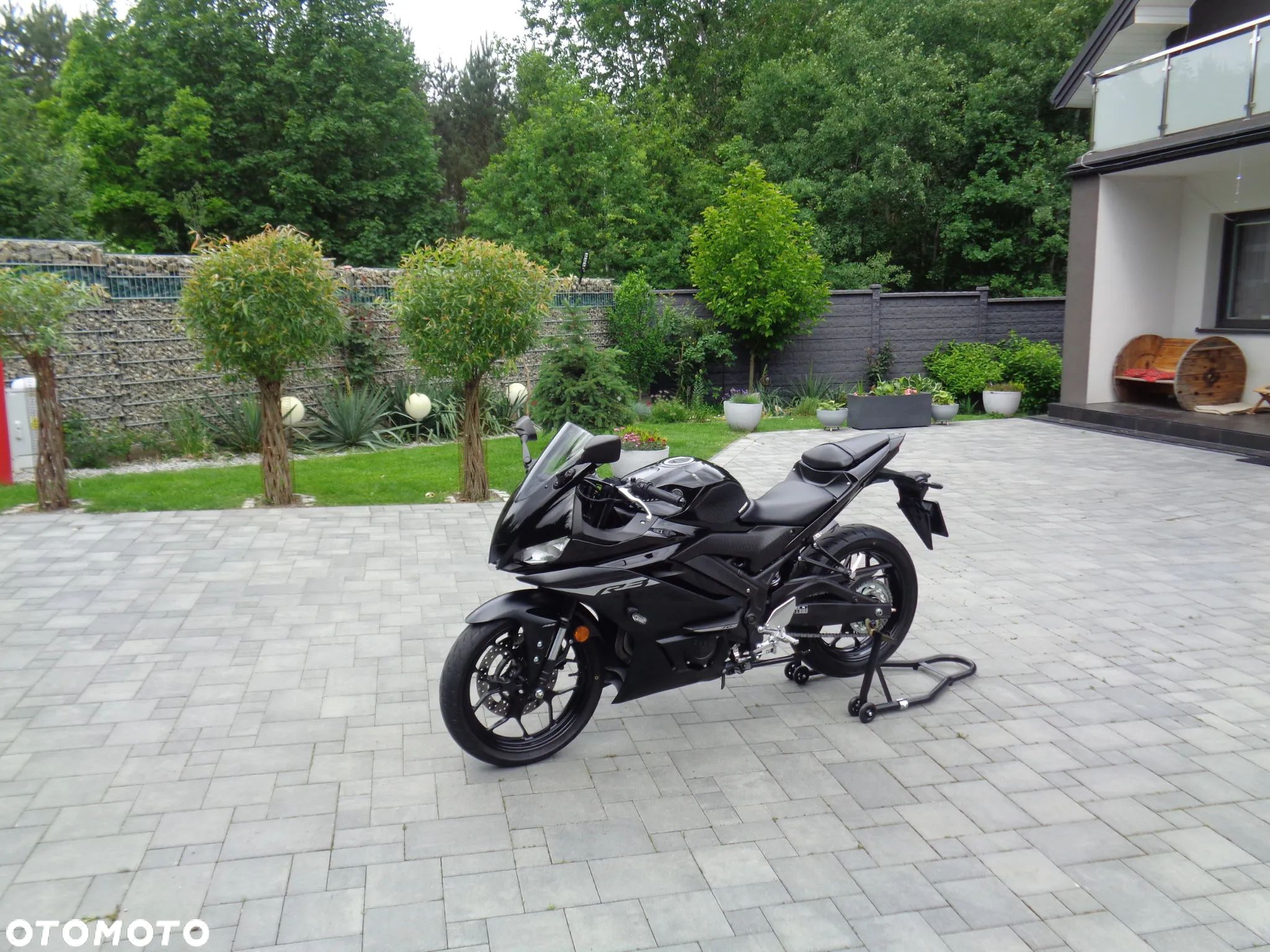 Yamaha R3 - 1