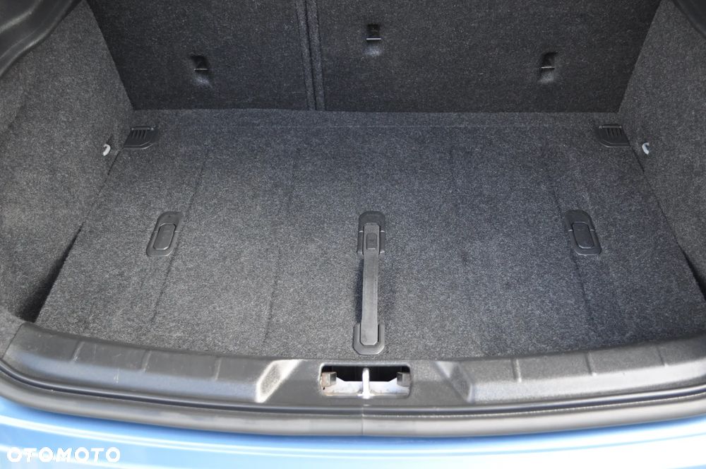 Volvo V40 T2 Momentum - 23