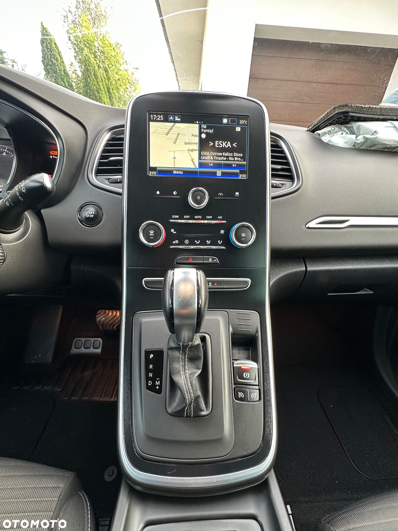 Renault Grand Scenic - 10