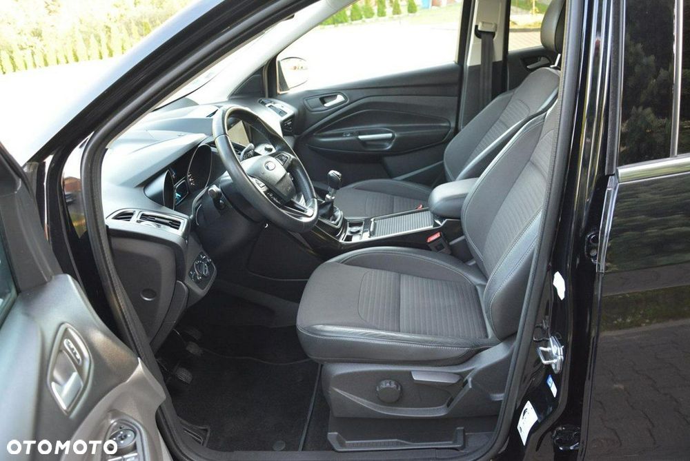 Ford Kuga 1.5 EcoBoost 2x4 Titanium - 23