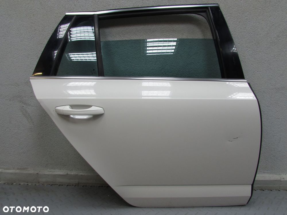 SKODA OCTAVIA III KOMBI (5E) 13-19 DRZWI TYL PRAWE KOMPLETNE LF9E 5E9833311 - 1