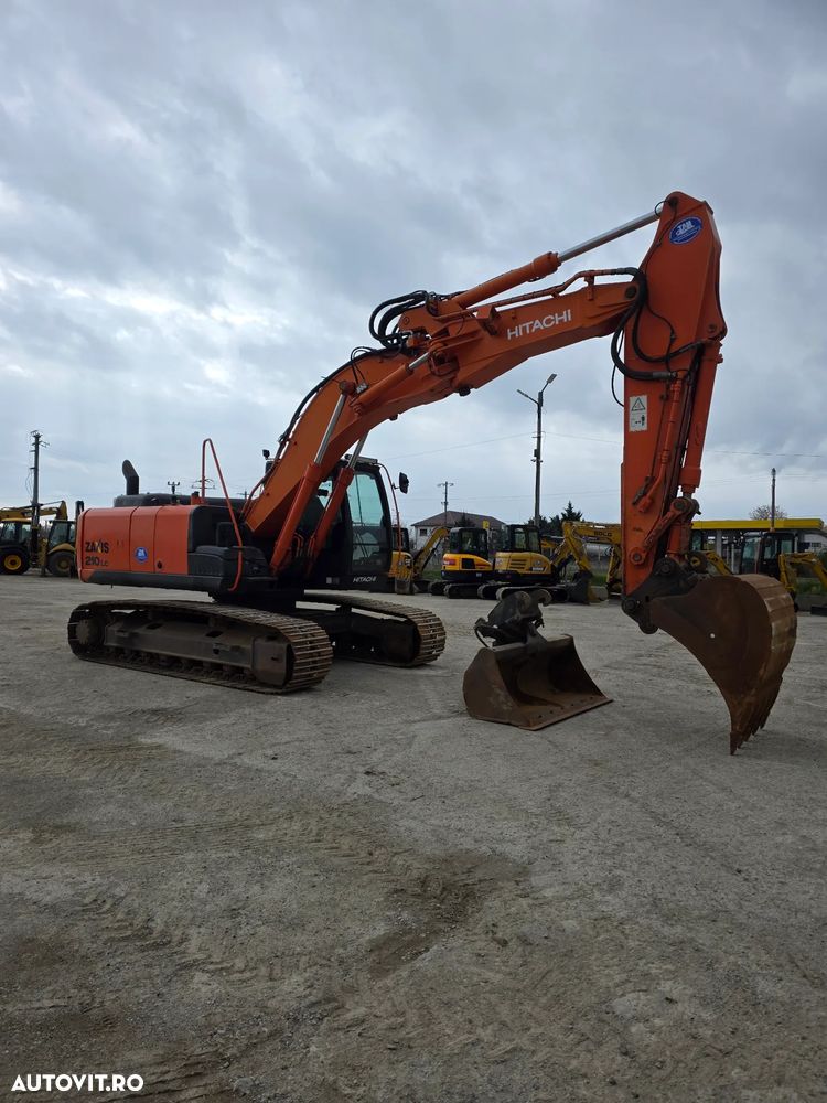 Hitachi ZX 210 LC excavator pe senile compact deporte. - 13